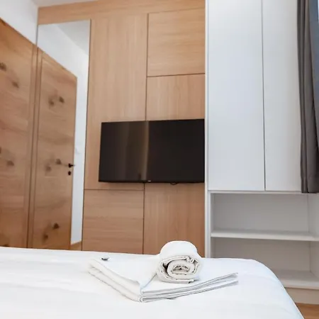 Zlatni Javor Aparthotel 4*