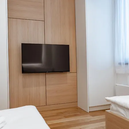 Zlatni Javor Aparthotel 4*