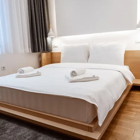 Zlatni Javor Aparthotel 4*