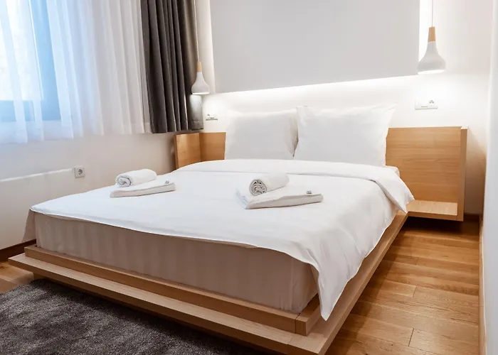 Zlatni Javor Aparthotel 4*